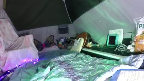 April online show from November 11, 2025, 1:49 am