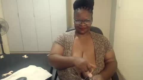Snapshot of sweetnoziexxx chatting on February 24, 2025, 9:00 am sweetnoziexxx online show from February 24, 2025, 9:00 am