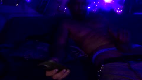 WeAim2PZzz online show from December 16, 2024, 8:41 am