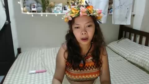 Snapshot of sweetpetitedates chatting on October 13, 2025, 11:32 am Agathababes online show from October 13, 2025, 11:32 am