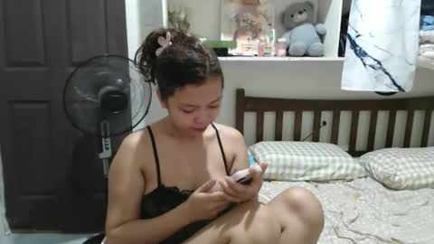 Snapshot of sweetpetitedates chatting on March 26, 2026, 8:42 am Agathababes online show from March 26, 2026, 8:42 am