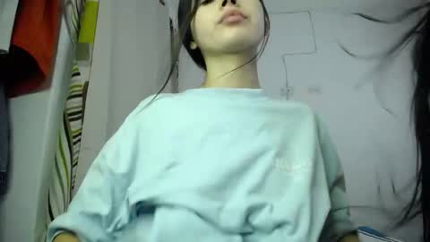 Caro  Lily online show from September 18, 2025, 2:57 am