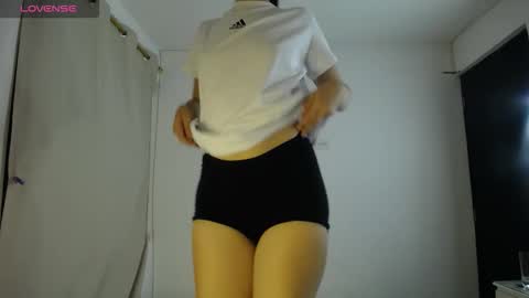 Caro  Lily online show from September 30, 2025, 3:33 am