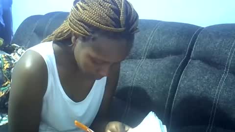 Snapshot of sweetqueen20 chatting on May 5, 2026, 1:57 am queen online show from May 5, 2026, 1:57 am