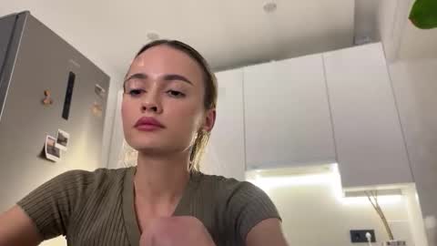 sweetsatalana online show from May 5, 2026, 9:45 pm