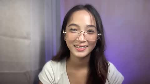 Mia online show from November 26, 2025, 3:24 pm