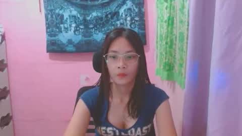 Mia online show from June 3, 2026, 6:05 am