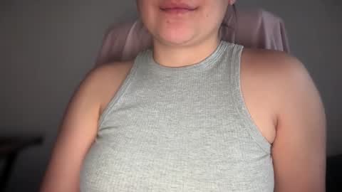 Snapshot of sweetssmashed chatting on April 27, 2026, 10:19 pm sweetssmashed online show from April 27, 2026, 10:19 pm