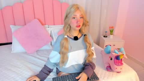 Snapshot of sweett_fire chatting on April 15, 2026, 5:42 pm sweett_fire online show from April 15, 2026, 5:42 pm