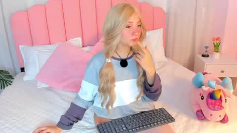 Snapshot of sweett_fire chatting on April 15, 2026, 7:58 pm sweett_fire online show from April 15, 2026, 7:58 pm