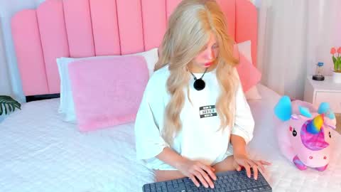 Snapshot of sweett_fire chatting on April 18, 2026, 5:39 pm sweett_fire online show from April 18, 2026, 5:39 pm