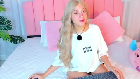 Snapshot of sweett_fire chatting on April 18, 2026, 7:58 pm sweett_fire online show from April 18, 2026, 7:58 pm