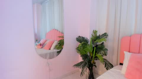 Snapshot of sweett_fire chatting on April 21, 2026, 5:39 pm sweett_fire online show from April 21, 2026, 5:39 pm