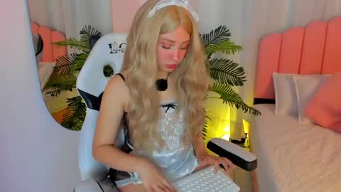 Snapshot of sweett_fire chatting on April 23, 2026, 5:37 pm sweett_fire online show from April 23, 2026, 5:37 pm