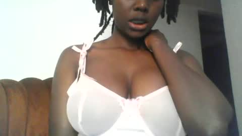 Snapshot of sweettreat77 chatting on July 5, 2026, 11:12 pm sweettreat77 online show from July 5, 2026, 11:12 pm