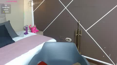 Scarlet online show from October 8, 2025, 11:52 am