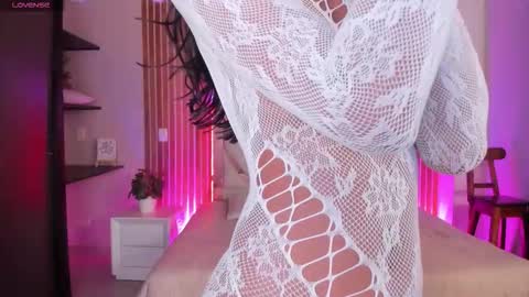 sweetviolet___ online show from September 27, 2025, 12:21 pm