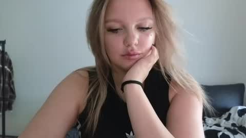 Snapshot of sweety_bettyyy chatting on July 27, 2026, 10:55 am Betty online show from July 27, 2026, 10:55 am