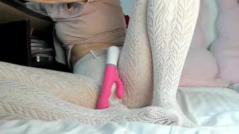 Mia online show from February 2, 2025, 1:45 am