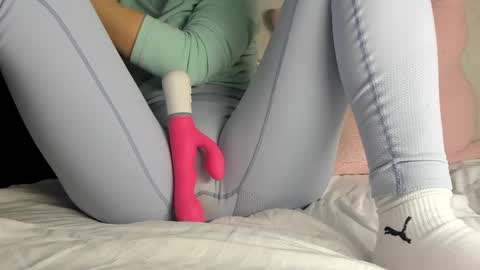 Mia online show from February 3, 2025, 11:09 am