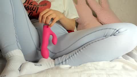 Mia online show from February 7, 2025, 12:53 am