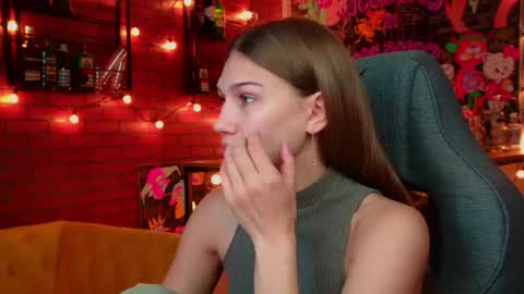 Snapshot of sweety_emilya chatting on May 28, 2026, 9:17 am Emily online show from May 28, 2026, 9:17 am