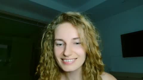 Snapshot of sweety_fruits chatting on January 5, 2026, 5:38 pm sweety_fruits online show from January 5, 2026, 5:38 pm