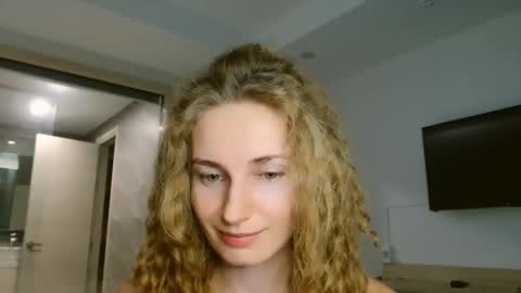 Snapshot of sweety_fruits chatting on January 6, 2026, 4:54 pm sweety_fruits online show from January 6, 2026, 4:54 pm