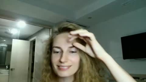 Snapshot of sweety_fruits chatting on March 11, 2026, 1:39 pm sweety_fruits online show from March 11, 2026, 1:39 pm