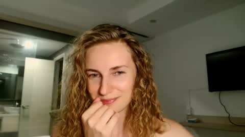 Snapshot of sweety_fruits chatting on July 10, 2026, 2:19 pm sweety_fruits online show from July 10, 2026, 2:19 pm