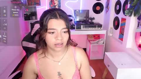 Snapshot of sweety_smilee chatting on June 8, 2026, 7:47 pm Emma online show from June 8, 2026, 7:47 pm
