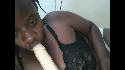 sweetyass25 online show from September 13, 2025, 5:35 pm