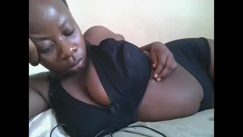 sweetyass25 online show from September 15, 2025, 6:35 am