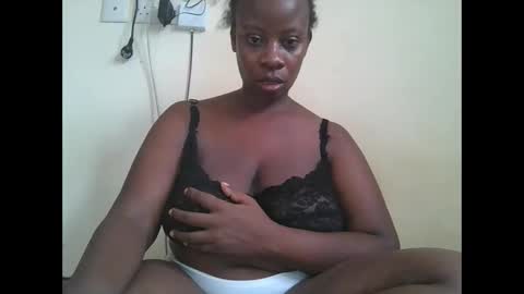 sweetyass25 online show from September 28, 2025, 12:21 pm