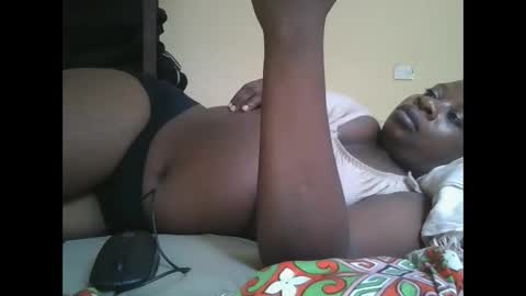 sweetyass25 online show from November 18, 2025, 6:29 am