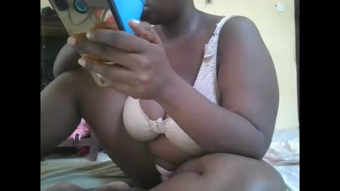 sweetyass25 online show from November 30, 2025, 7:12 am