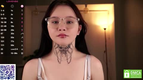 Astrid online show from November 17, 2025, 6:24 pm