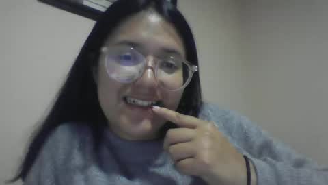 Snapshot of sweetyypeach chatting on December 9, 2024, 3:50 am sweetyypeach online show from December 9, 2024, 3:50 am