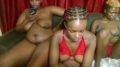 Snapshot of sweetz_candice chatting on March 4, 2025, 1:01 am sweetz_candice online show from March 4, 2025, 1:01 am