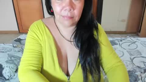 Snapshot of sweewoman_ chatting on July 8, 2026, 12:42 pm Miranda online show from July 8, 2026, 12:42 pm