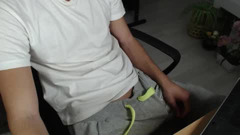 SwetLittleBoy4u online show from September 25, 2025, 5:38 pm