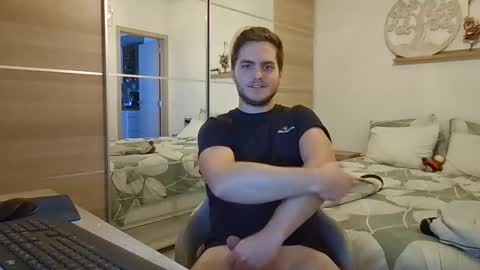 syl092 online show from November 12, 2025, 4:29 pm