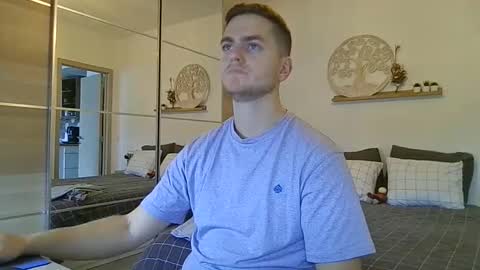 syl092 online show from November 28, 2025, 8:50 am