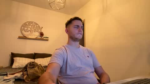 syl092 online show from February 11, 2026, 5:07 pm