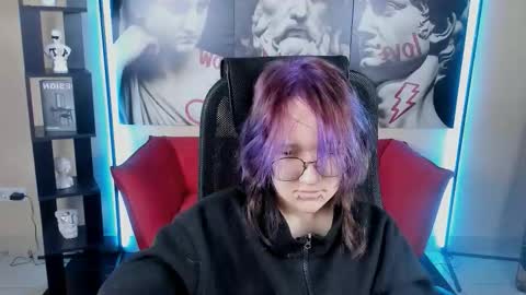 syllviareed online show from December 18, 2025, 7:14 am