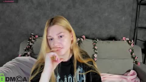 Sylvia online show from November 9, 2025, 1:04 am