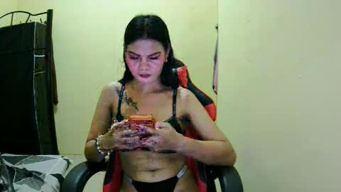 sylviafoxxx online show from April 6, 2026, 3:13 pm