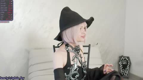 Sylvie online show from October 3, 2025, 9:12 pm