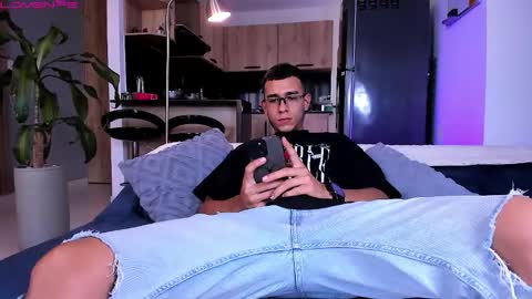 Snapshot of symonprince chatting on September 28, 2025, 8:25 pm 420 Forever online show from September 28, 2025, 8:25 pm