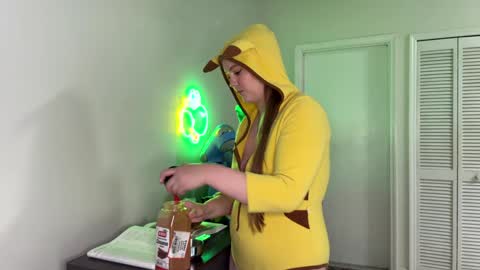 Jennah online show from October 11, 2025, 6:50 pm